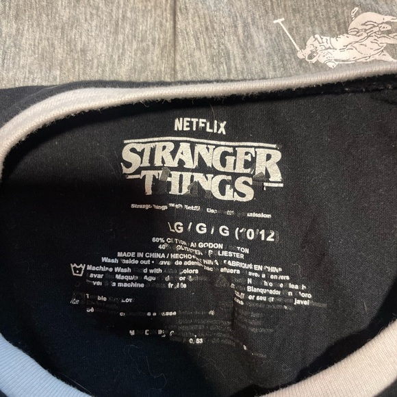 Stranger things crop (Netflix store) Size 10/12 - Picture 3 of 4